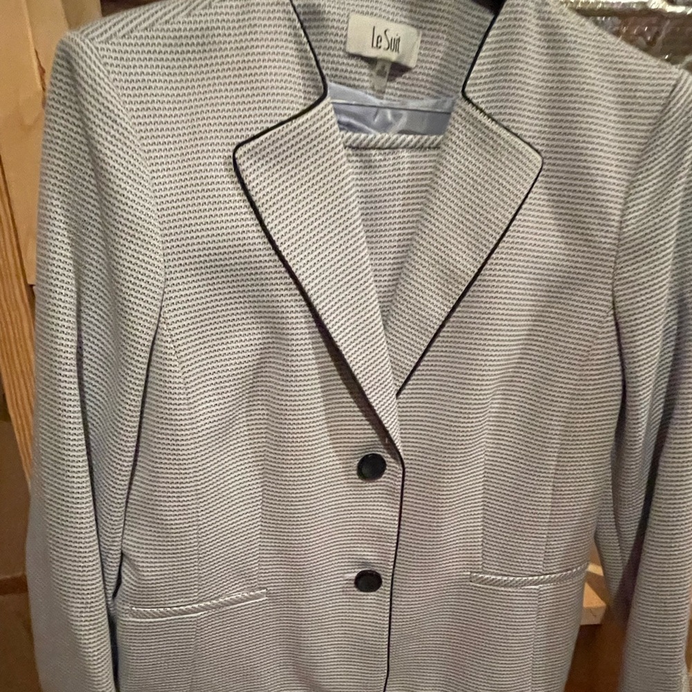 Ladies plus size pinstripe suit sz 18